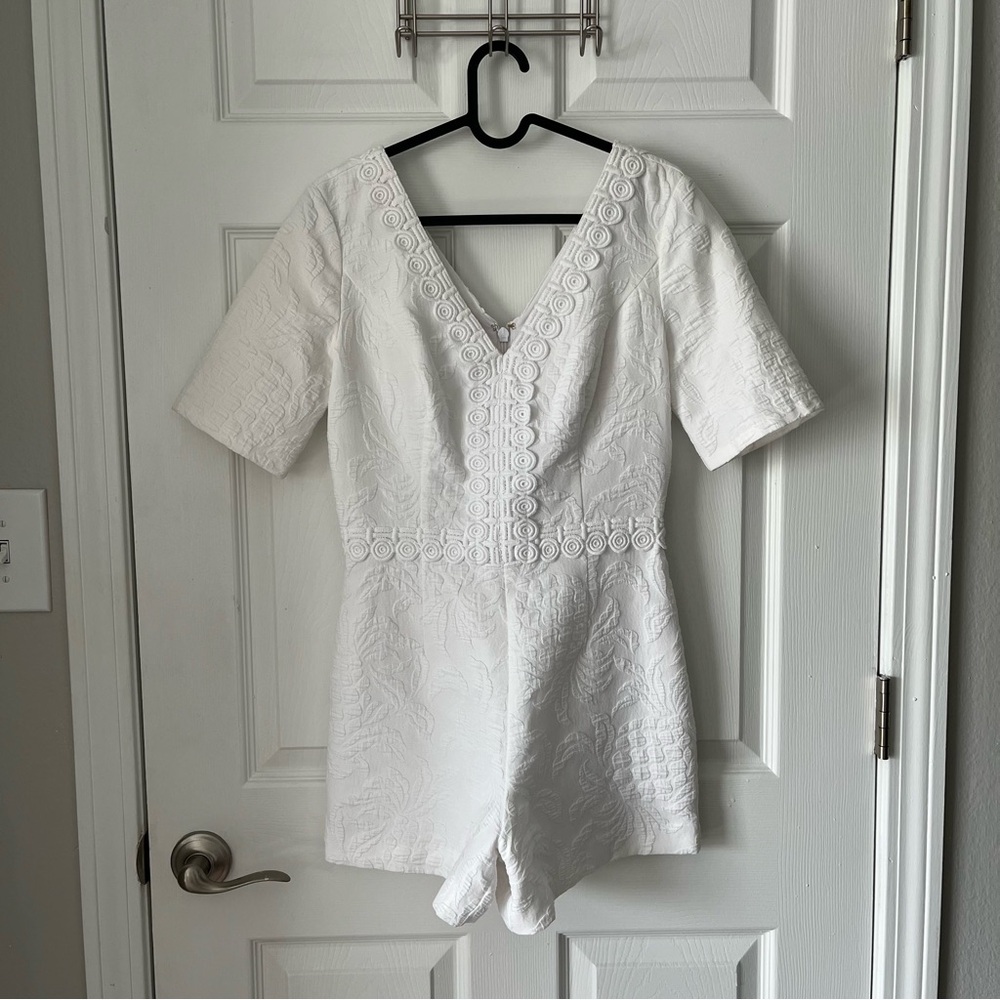 NWOT Women's Lilly Pulitzer Zina Short Sleeve White Embroidered Romper size 2